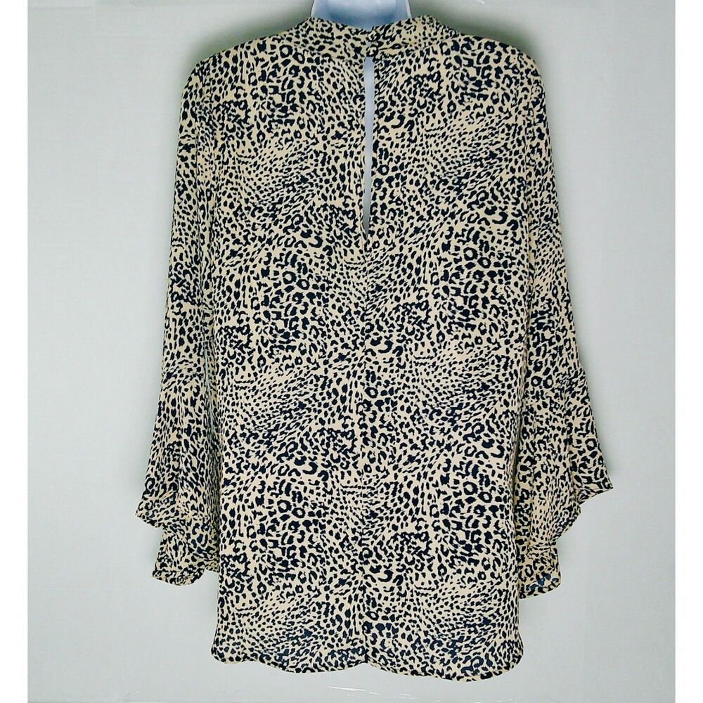 CREAM & BLACK CHEETAH PRINT 3/4 SLEEVE V-NECK BLOUSE. WOMEN'S LARGE - Picture 2 of 4